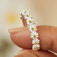 BloomCharm™ | Adjustable Daisy Ring