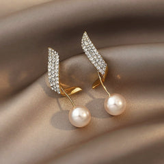 Amara™ | Pearl Earrings in Gold