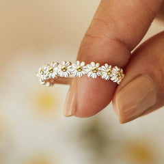 BloomCharm™ | Adjustable Daisy Ring