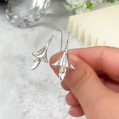 Aria™ | Silver Flower Earrings